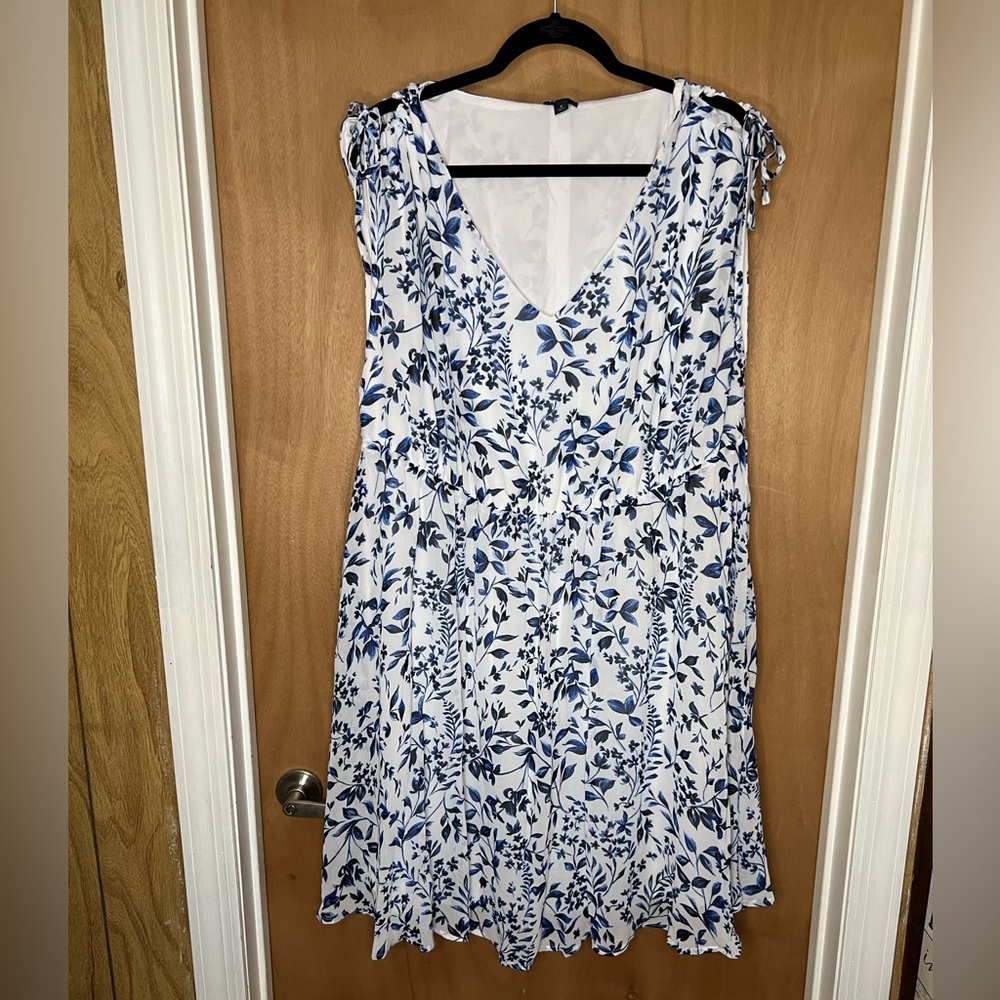 Torrid sleeveless floral dress